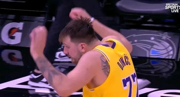 湖人队遭遇突袭:谁来挽救败局?的简单介绍 湖人队遭遇突袭:谁来挽救败局?的简单介绍