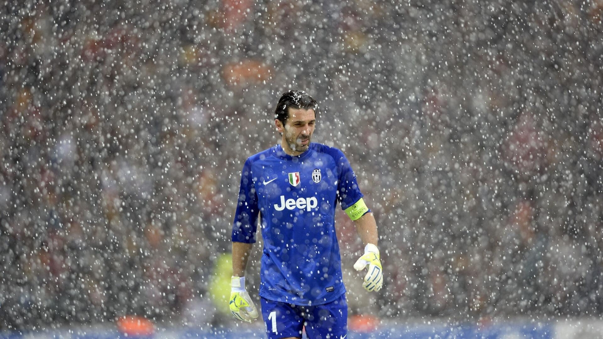 西甲国家德比之夜，当篮球巨星西亚卡姆在防守端锁死对手